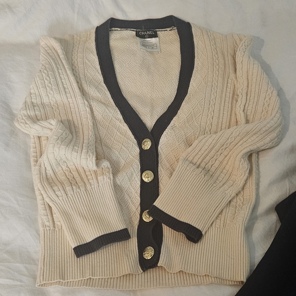 CHANEL Cream and Black Cardigan - Picture 3 of 8